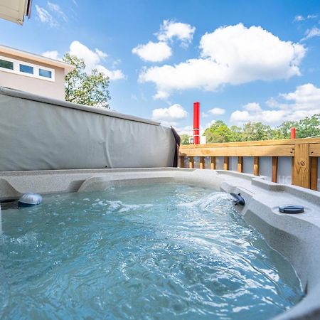 Canary Lake Cottage W/Hot Tub At Sam'S Pizza Hot Springs Exteriör bild